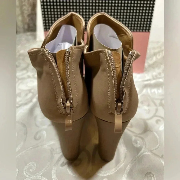 NIB! Stephen Ella back zipper, peekaboo toe, heeled booties size 9 - Picture 4 of 10